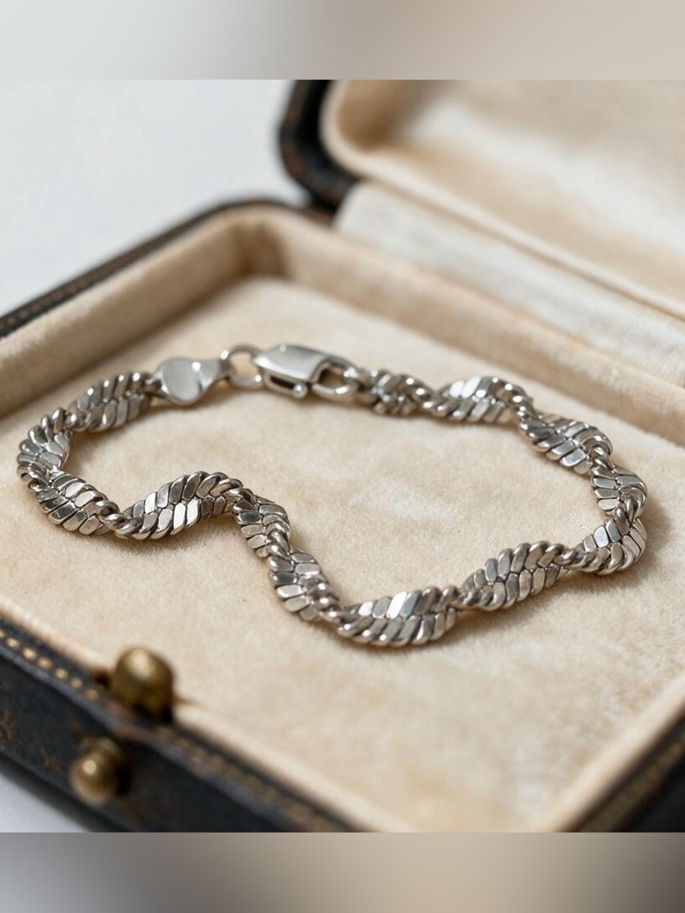 Sterling Silver Twisted Herringbone Zigzag Bracelet 8” end to end 6.47g